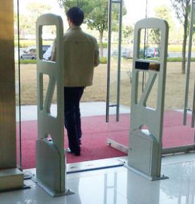 RFID Konfransda İştirakçı Giriş Həlli