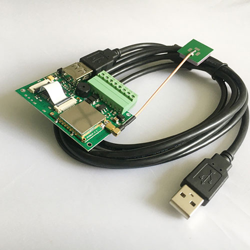 Özünə xidmət edən UHF kart oxuyucu moduluH kart oxumaq üçün UHF modulu. keramika antenalı oxucu modulu